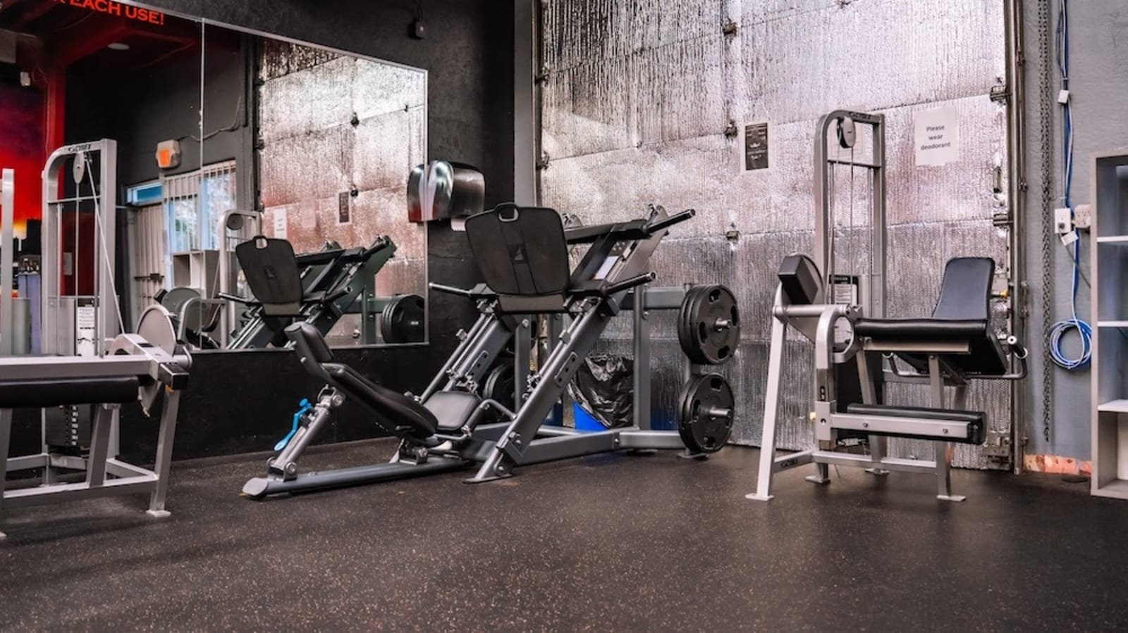 Leg press, hack squat and plate-loaded machines